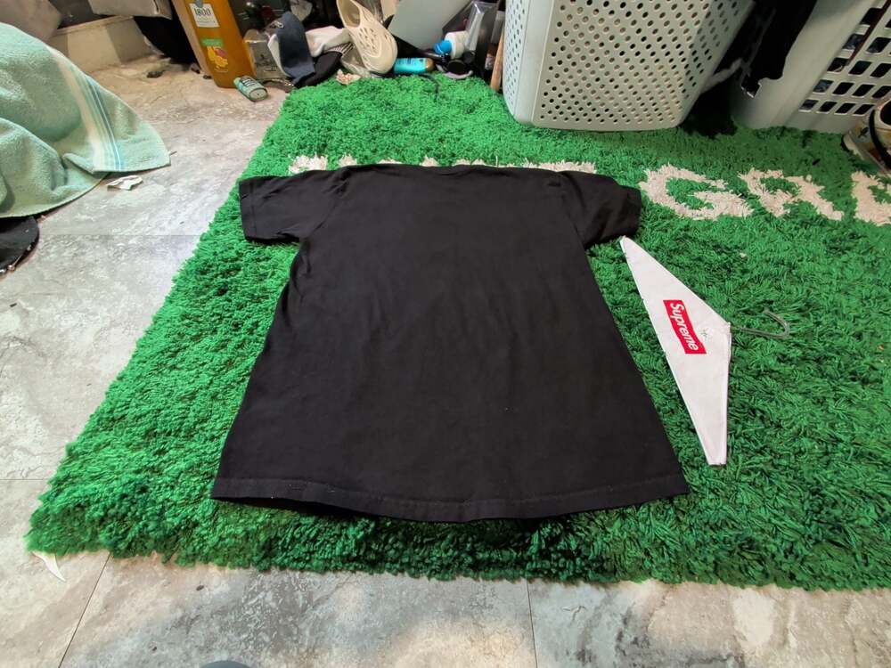 Supreme - Picture 2 of 3